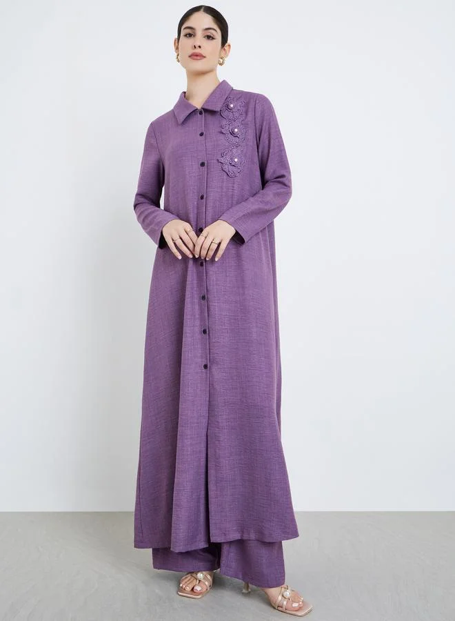 أميرة طقم محتشم من بنطال وبلوزة طويلة بتفاصيل كورسيه